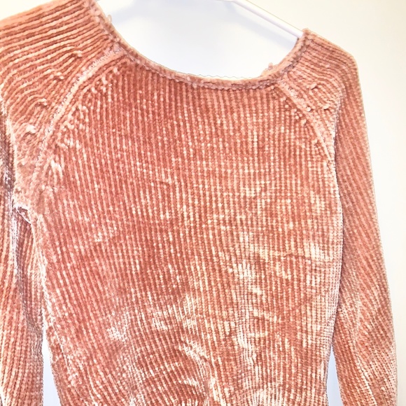 A thick fall pullover sweater (a shade of pink) - Picture 1 of 9